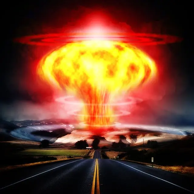 51581-nuclear-explosion-356108_640